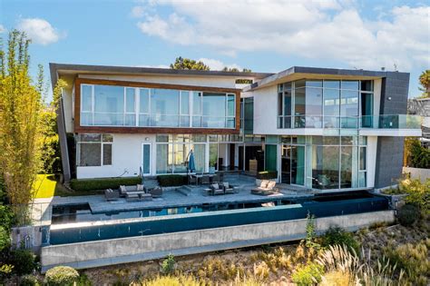 Architectural Masterpiece - Ernie Carswell & Associates