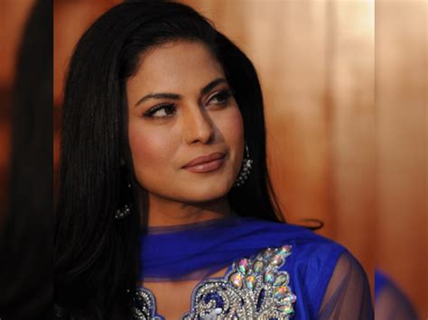 Pakistan Geo Tv Owner Actress Veena Malik Sentenced To 26 Years In