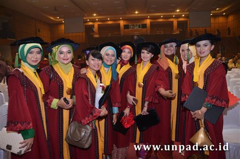 Wisuda Unpad Gelombang Ii Tahun Akademik 20142015 Sesi 5 Ilalang Foto