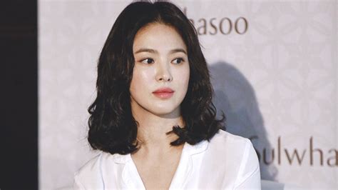 song hye kyo makes her first public appearance after divorce announcement
