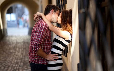 Romantic Hot Kissing Couple Photos Download Free Romantic Lip Kiss