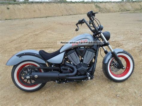 Witchdoctor 2 peg extensions & pegs, hot tails custom seat & passenger pad. 2015 VICTORY Highball Custom Bike AS Customs