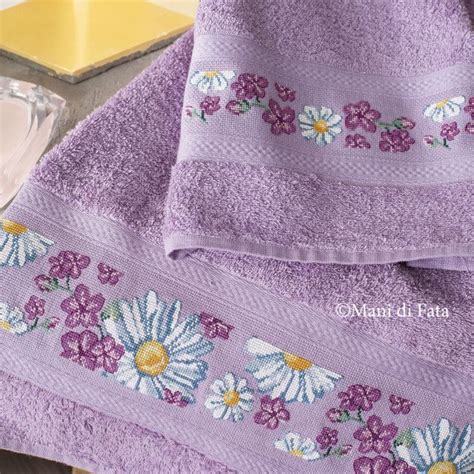 Italian bed linen parure copripiumino con stampa digitale a copertura totale . Parure asciugamani da ricamare a punto croce | Ricamo a ...