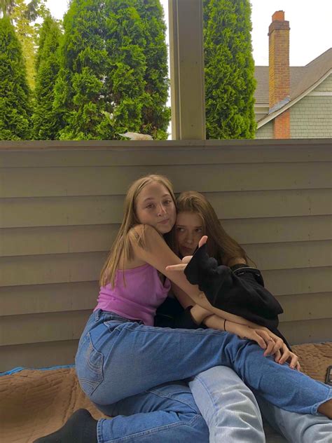 Pin By Devonni 🧿🧚🏻 On Squad Up In 2020 Best Friend Poses Best