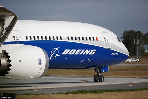 Boeings Gigantic Dreamliner 787 10 Takes First Flight Daily Mail Online