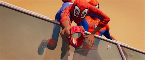 galería spider man into the spider verse trailer every easter egg reference and cameo we found