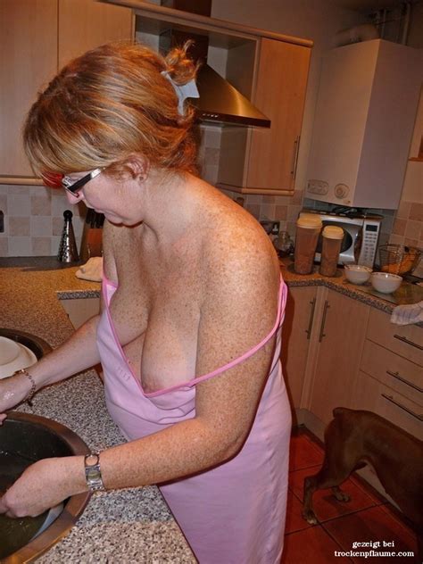 Reife Ehefrau Macht Nackt Ihre Hausarbeiten Oma Porno Foto
