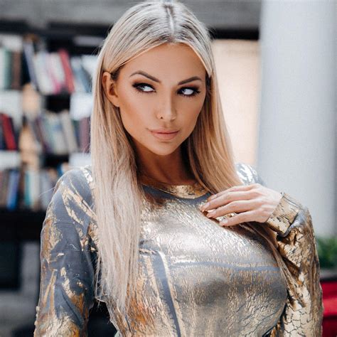 lindsey pelas pictures