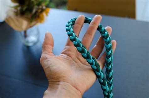 Double core bracelet setup with a single working end. Paracord Knots: Best Six Types of Knotes With Explanations and Videos