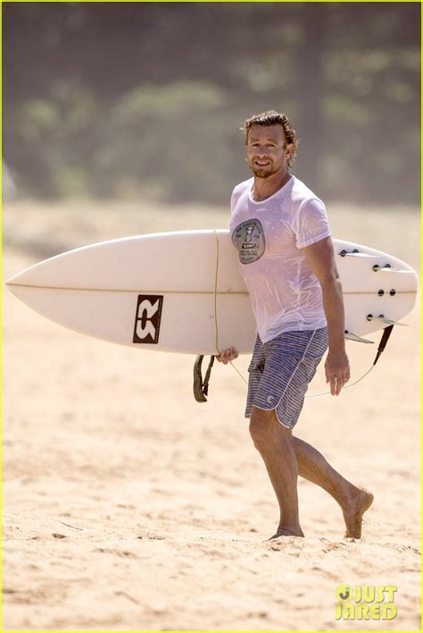 Simon Baker Goes Shirtless In Sydney Ahead Of The Mentalist Series