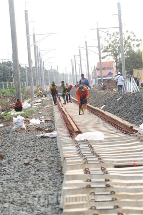 Pembangunan Rel Kereta Api Bandara Sh Foto Tribunnews Com