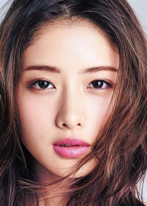 Goji Cream Außergewöhnliche Naturkomposition In 2020 Schöne Japanische Mädchen Frau Gesicht