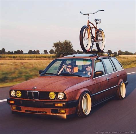 Pin By Carhub On Old Classic And Vintage Cars Vintage Cars Bmw
