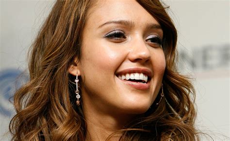 1280x768 Resolution Jessica Alba Lovely Close Up Wallpapers 1280x768