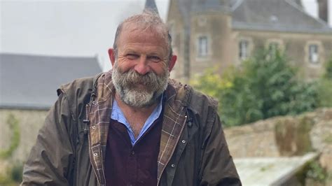escape to the chateau s dick strawbridge says goodbye to special show fans react hello