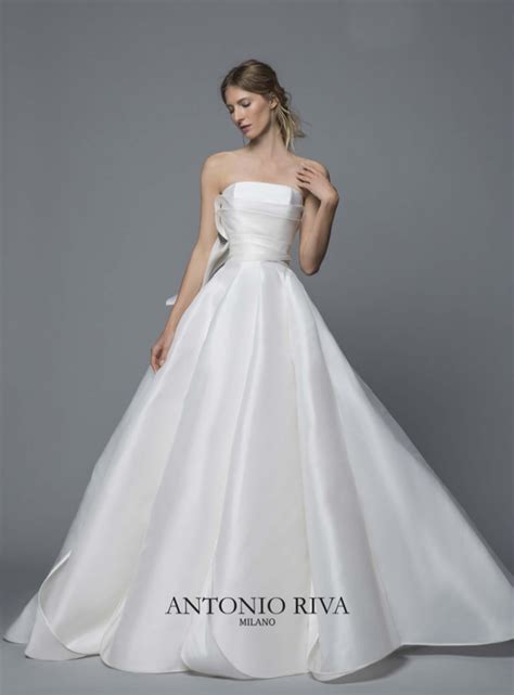 Abiti da sposa creati dalla designer rosa clará perfetti per sfoggiare ricercata eleganza, sensualità e raffinatezza. Abiti da sposa 2020 più belli: ecco i 100 assolutamente ...