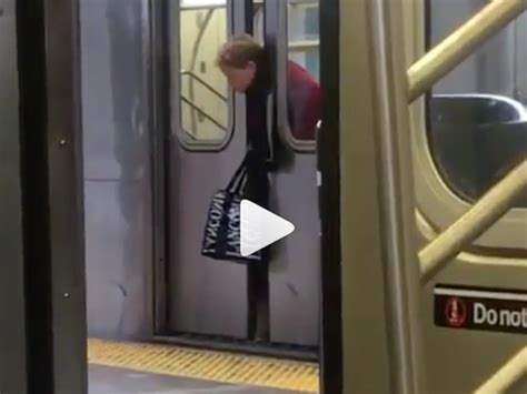 Woman Gets Head Stuck In Doors Of New York City Subway Abcactionnews
