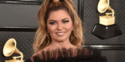 Shania Twain Debuts New Blonde Hair Look And Is Now Completely