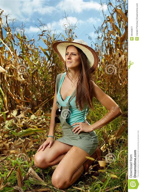 Agricultrice Attirante Dans Le Champ De Ma S Photographie