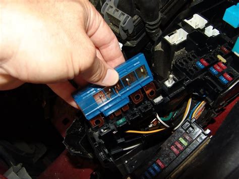 Sparky's Answers - 2009 Toyota Camry Changing The Multi Fuse Block