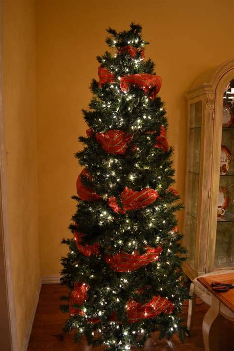 Learn how to make beautiful flowers in different designs using decorative mesh. Kristen's Creations: Decorating A Christmas Tree With Mesh ...
