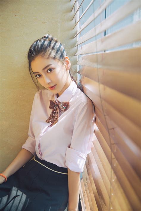 アンジェラベイビーの少女風写真 ポニーテール・制服姿が美しい中国網日本語