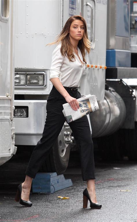 It's the perfect fit im sure of it #amberheard pic.twitter.com/u9szjudbt9. Amber Heard Italia on Twitter: "#AmberHeard on the set of ...