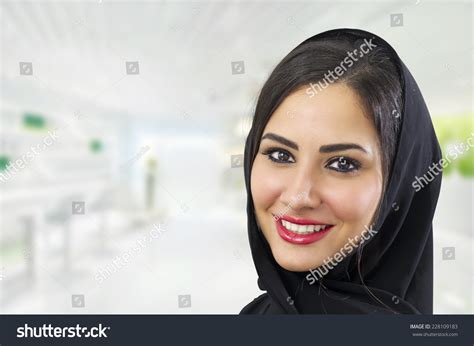 portrait beautiful arabian woman wearing hijab foto de stock 228109183 shutterstock