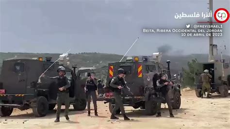 Un Video Parece Mostrar A La Policía Israelí Arrojando Gases Lacrimógenos A Los Periodistas