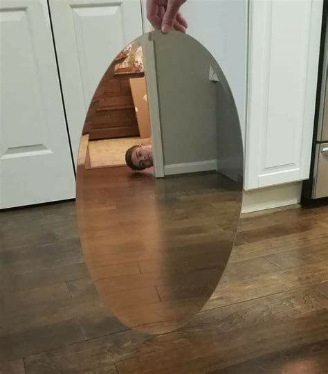 40 Times People Tried To Sell Mirrors And The Photos They Took Showed