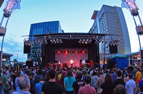 Drawing nearly 90,000 people to raleigh every year. Hopscotch Music Festival - Wikipedia