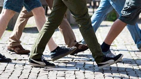Gambar Orang Berjalan Kaki
