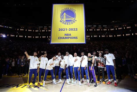 Los Warriors Reciben Sus Anillos De Campeones De La Nba