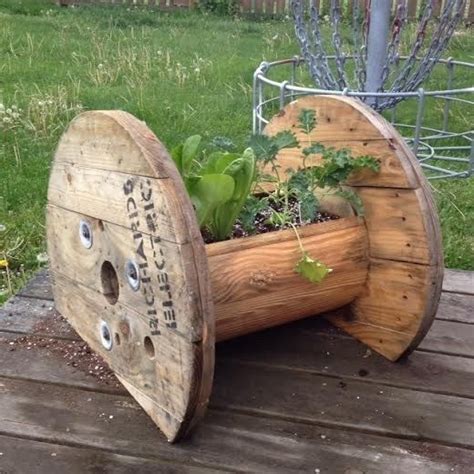 Wooden Wire Spools Ideas 마당 디자인 정원 가꾸기 정원 아이디어