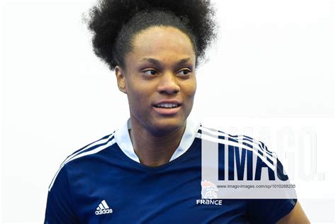 Oceane Sercien Ugolin France Handball Entra Nement De L Equipe