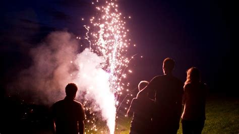 1 August Polizei Mahnt Zur Vorsicht Im Umgang Mit Feuerwerk