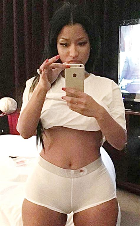 Nicki Minaj Shows Off Her Body In Tight Undies In Instagram Selfie Daily Mail Online