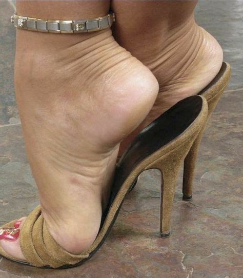 Lady Barbara feet and heels ideas cipők magassarkú lábak