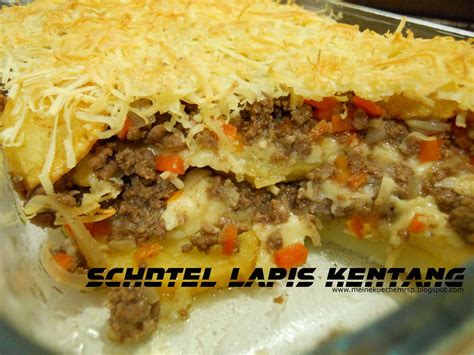 *cara nya 1.goreng singkong yang sudah direbus tadi,goreng sampai warna nya keemasan(atau sesuai selera) 2.angkat singkong yang sudah digoreng tadi,dan letakan di dalam wadah atau toples 3.masukan bumbu antaka kedalam wadah atau toples tadi 4.aduk hingga merata 5.tela tela singkong siap di. Schotel Lapis Kentang