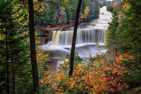 9 Amazing Places To See Fall Colors In Michigan