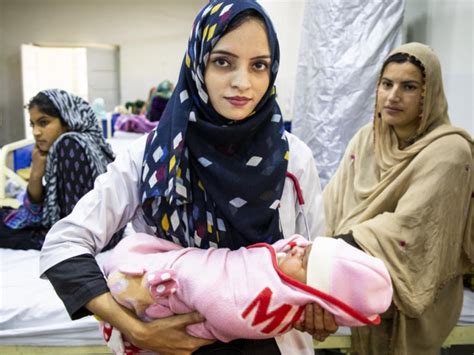 afghan woman breaks barriers to heal pakistan s poor unhcr canada daftsex hd