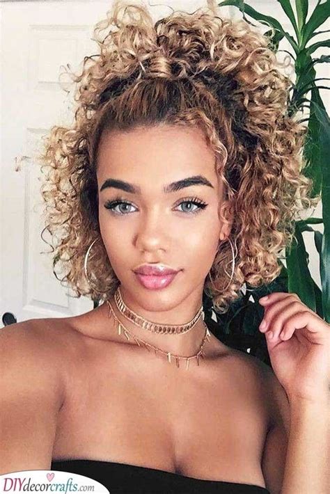 Try Out A High Ponytail Hairstyles For Curly Hair Curly Hair Styles