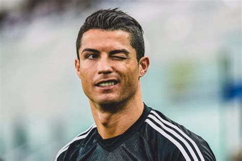 Cristiano Ronaldo Girlfriend Open Hair Transplant Clinic The Sports