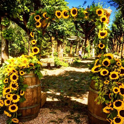 Sunflower arch | Sunflower wedding, Sunflower themed ...