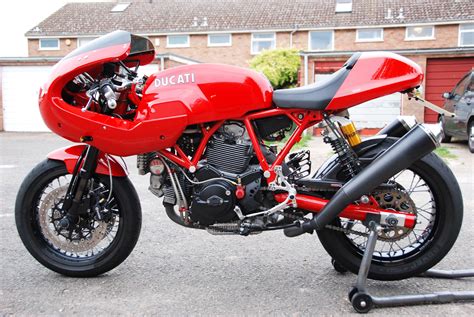 Ducati performance the sport 1000 is built with quality throughout. Ducati Sport 1000s Paul Smart Classic GT pics ...