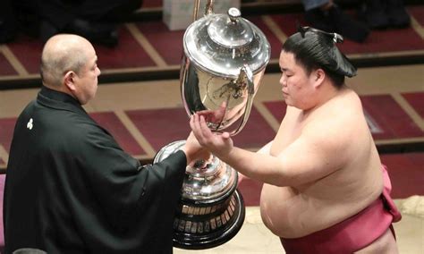 Sumo Daieisho Collects First Emperors Cup Continues Trend Of First