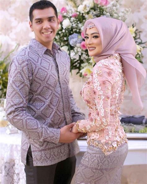 Pernikahan keduanya dinyatakan sah oleh saksi dari kedua belah pihak keluarga dan para tamu undangan. Penjelasan Akad Nikah: (SUSUNAN ACARA, DO'A, UNDANGAN, BAJU)