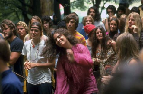 Remembering The Original Woodstock Rare Historical Photos