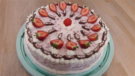 Erdbeer- Yogurette - Torte von Andimuck