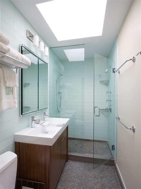 This welcoming all white shower uses marble and chrome fixtures to bring about modern design. 10 Walk In Shower Designs To Upgrade Your Bathroom